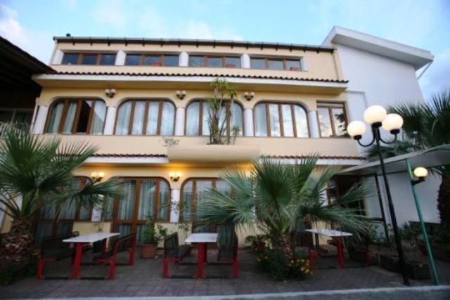 Hotel All'Antico Pozzo Barcellona Pozzo di Gotto Exterior foto