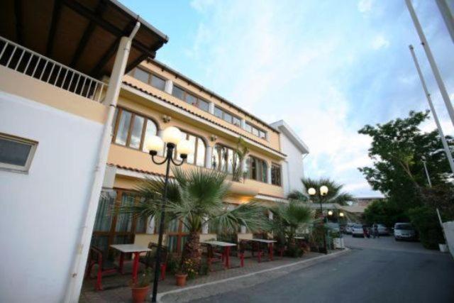 Hotel All'Antico Pozzo Barcellona Pozzo di Gotto Exterior foto