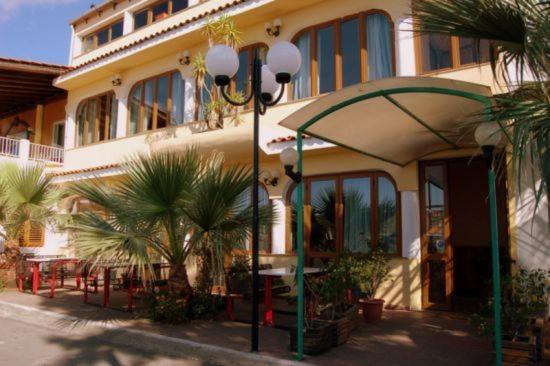 Hotel All'Antico Pozzo Barcellona Pozzo di Gotto Exterior foto